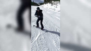 Síelés után dugta seggbe a gyönyörű természetes mellű amatőr leányzót a szerencsés pasija