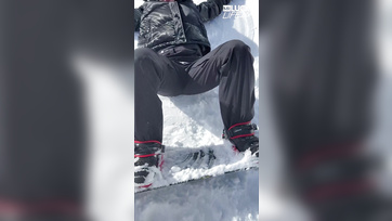 Síelés után dugta seggbe a gyönyörű természetes mellű amatőr leányzót a szerencsés pasija