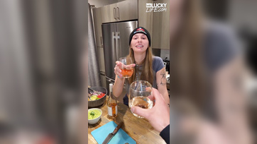 Síelés után dugta seggbe a gyönyörű természetes mellű amatőr leányzót a szerencsés pasija