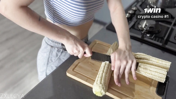 A cuki mostohahúgicám rajtakapott önkielégítés közben, de aztán felajánlotta a segítségét