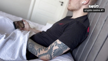 A cuki mostohahúgicám rajtakapott önkielégítés közben, de aztán felajánlotta a segítségét