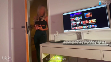 A mostohahúgom le akarta szopni a farkamat hogy gyakoroljon egy kicsit mielőtt megérkezik a pasija