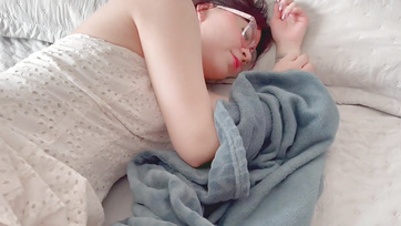 A hülye mostohabátyám csak azért felébresztett hogy megkúrja a kis hamvas puncikámat