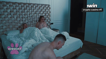 Vajon megdugta éjjel a szundító felesége háta mögött a kurvás mostohalánya feszes lyukát?