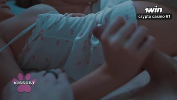 Vajon megdugta éjjel a szundító felesége háta mögött a kurvás mostohalánya feszes lyukát?