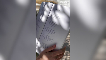 Az első randin feljött velem a hotelszobámba a bögyös vörös csajszi hogy egy jót keféljünk