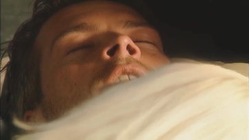 Lehúzta a kocsi ablakát hogy leszopja az ismeretlen pasit miközben hátulról kefélték a segglyukát