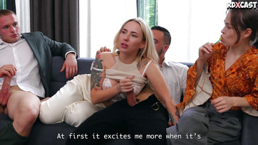A barátnője mellett kúrták meg a nagyfaszú srácok a nimfomániás szöszi leányzót a szexcastingon