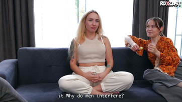 A barátnője mellett kúrták meg a nagyfaszú srácok a nimfomániás szöszi leányzót a szexcastingon