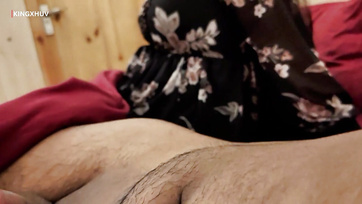 Rámarkolt a dákómra a mellettem szunyókáló mostohahúgom miután meglátta hogy maszturbálok