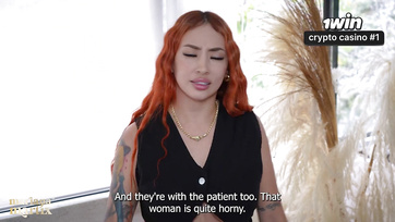 Még mielőtt kirúgta volna a dögös ápolónőjét, lenyomott vele és a titkárnőjével egy vad édeshármast