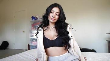 Nem vettem meg a húgom legjobb barátnőjének használt ágyát, viszont megbasztam rajta a pináját