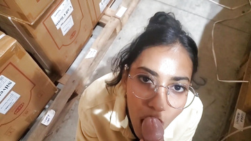 A cégem raktárában sikerült beakasztanom a farkamat a bájos latinamerikai titkárnőm puncusába