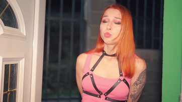 Lefekvés előtt még rávette a perverz vörös leányzó a mostohabátyját hogy kefélje meg az ánuszát