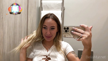 A haverjai előtt kefélt egy nagyot a pasijával a vörös szuka majd a barátnője punciját is megzabálta