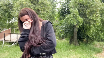 Egy kis pénzzel sikerült rávennem hogy a dögös vidéki lányt hogy tárja szét a segglyukát