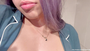 Ennek a cuki 18 éves egyetemista leányzónak van a legfinomabb puncija a világon