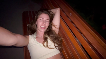 Nem sikerült a nyaralásomon bepasiznom, viszont naponta többször is maszturbáltam egy nagyot