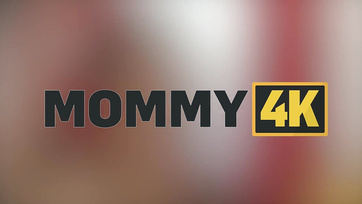 A lánya háta mögött csábította el a fiatal jóképű vejét a 40 éves nagymellű milf anyuka