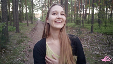 A cuki nimfomániás tinilány az erdőben akarta leszopni a farkamat és lenyelni a gecimet