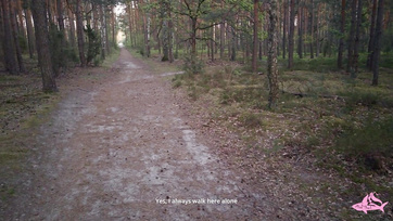 A cuki nimfomániás tinilány az erdőben akarta leszopni a farkamat és lenyelni a gecimet