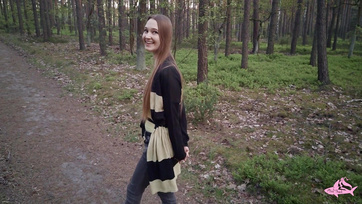 A cuki nimfomániás tinilány az erdőben akarta leszopni a farkamat és lenyelni a gecimet