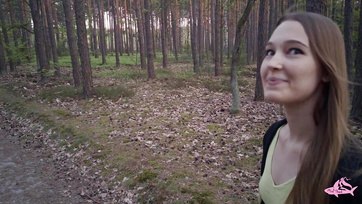 A cuki nimfomániás tinilány az erdőben akarta leszopni a farkamat és lenyelni a gecimet