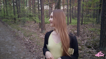 A cuki nimfomániás tinilány az erdőben akarta leszopni a farkamat és lenyelni a gecimet