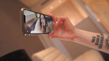 Meglátogattam egy fiatal luxus escort lányt aki azt is hagyta, hogy teleélvezzem a puncikáját