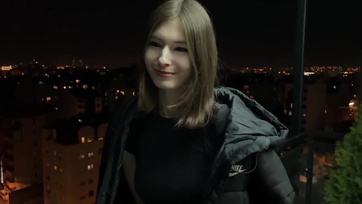 Ha ingyen nem is, de pénzért hagyta a 18 esztendős szomszéd lány hogy megdugjam a pináját