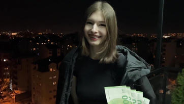 Ha ingyen nem is, de pénzért hagyta a 18 esztendős szomszéd lány hogy megdugjam a pináját