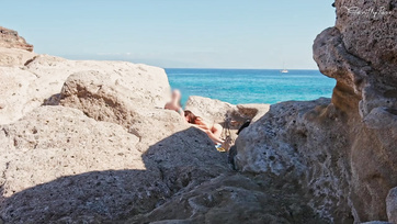 Beach Babe Blows Stranger After Sucking Boyfriend