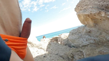 Beach Babe Blows Stranger After Sucking Boyfriend