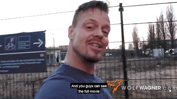 A piercinges puncija után a segglyukát is felkínálta az randipartnerének a nagymellű német milf