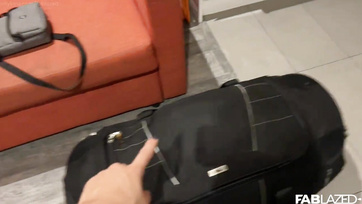 Utazós vlog - A szexi délamerikai csajszinak európában járva is folyton viszketett a puncikája