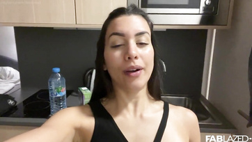 Utazós vlog - A szexi délamerikai csajszinak európában járva is folyton viszketett a puncikája