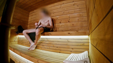 Szauna kalandok: Egy magányos nőnek és egy fiatal párnak is megmutattam a kőkemény farkamat a szaunában