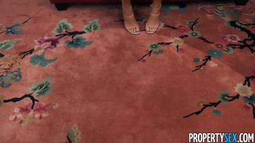 Real Estate Agent Takes Landlord's Hard Shaft in Her Tight Muff