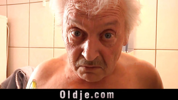 Grandpa Hung His Cock on Sexy Teen During Shower