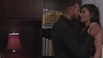 After the first encounter, the sexy secretary seduced her boss