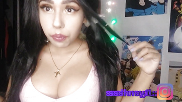 Latina Gamer Chick Wants You to Cum on Her Face