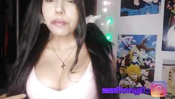 Latina Gamer Chick Wants You to Cum on Her Face